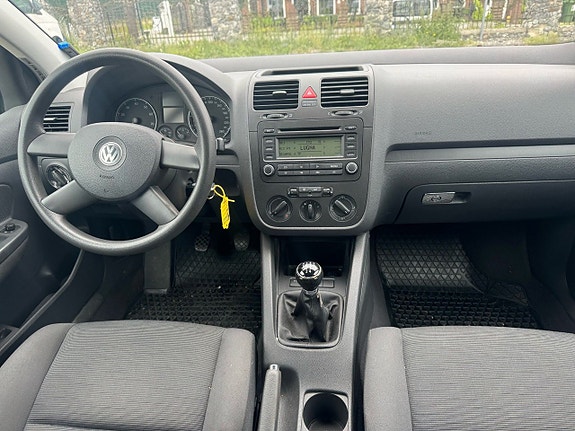 Volkswagen Golf V 5 of 5