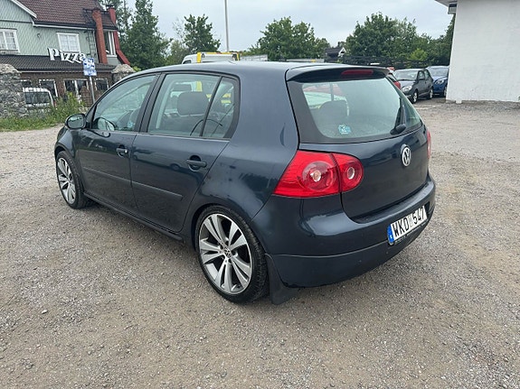 Volkswagen Golf V 2 of 5