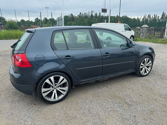 Volkswagen Golf V 4 of 5