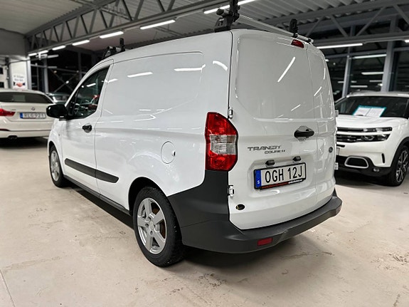Ford Transit Courier 4 of 26