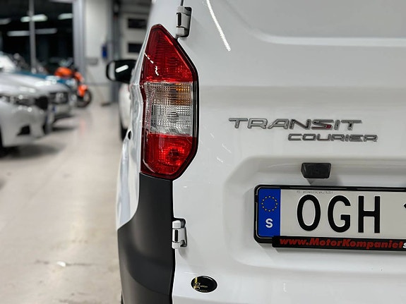 Ford Transit Courier 9 of 26