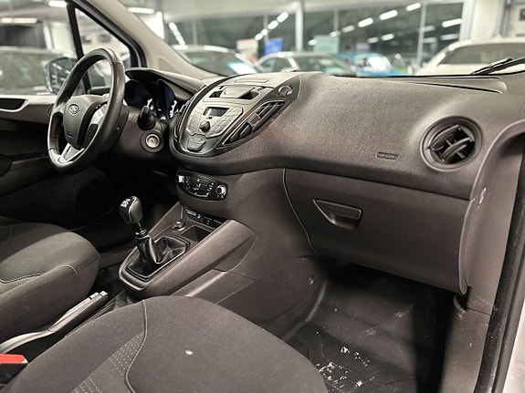 Ford Transit Courier 17 of 26