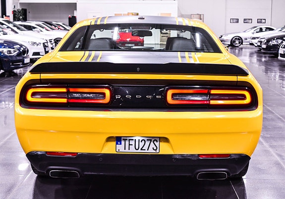 Dodge Challenger 8 of 22