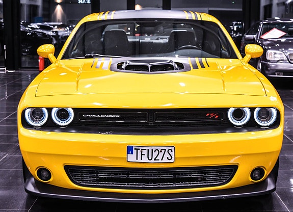 Dodge Challenger 2 of 5