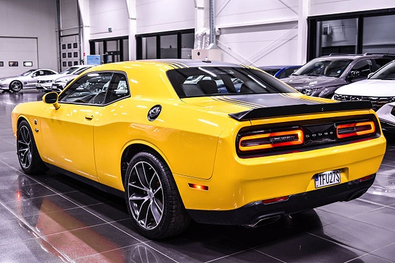 Dodge Challenger 9 of 22