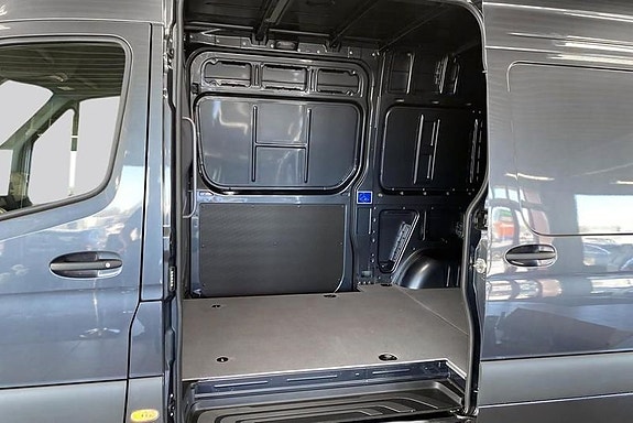 Mercedes-Benz Sprinter 319 11 of 16