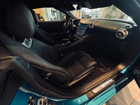 Mercedes-Benz SL63 2 of 5