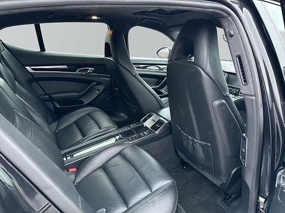Porsche Panamera Turbo 8 of 13