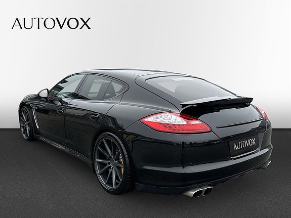 Porsche Panamera Turbo 3 of 5