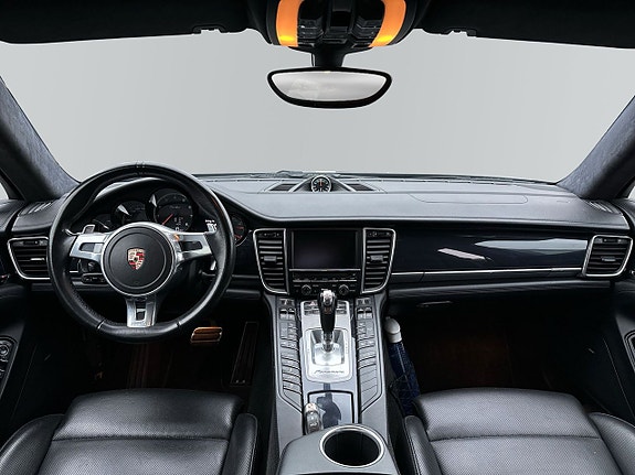 Porsche Panamera Turbo 9 of 13