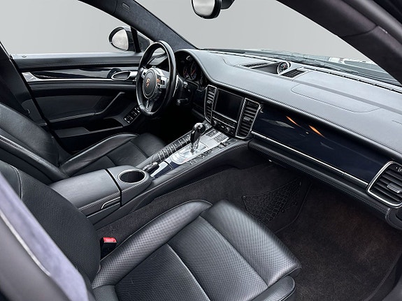 Porsche Panamera Turbo 10 of 13