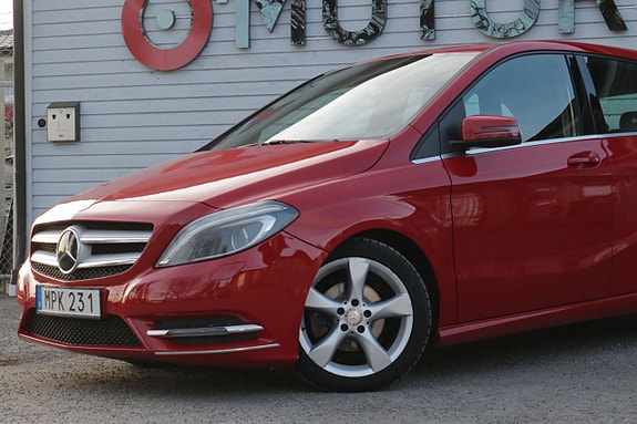 Mercedes-Benz B180 2 of 19