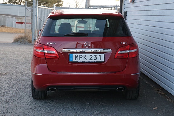 Mercedes-Benz B180 13 of 19