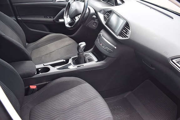 Peugeot 308 SW 11 of 14