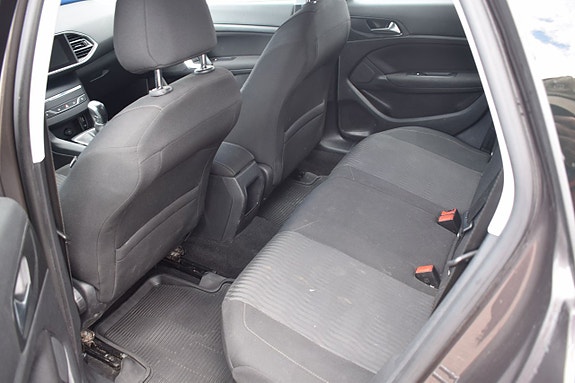 Peugeot 308 SW 12 of 14