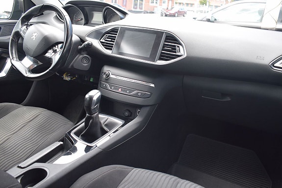 Peugeot 308 SW 10 of 14