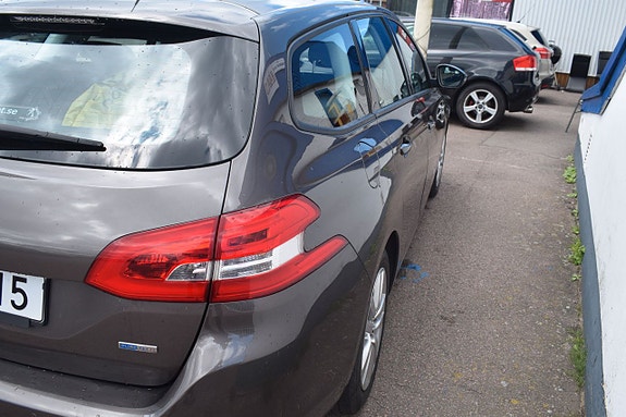 Peugeot 308 SW 8 of 14