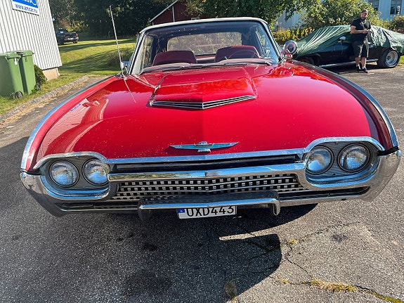 Ford Thunderbird 10 of 24