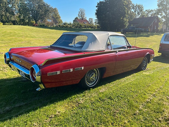 Ford Thunderbird 2 of 5