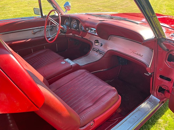 Ford Thunderbird 15 of 24