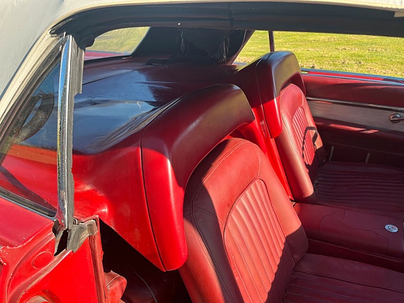 Ford Thunderbird 16 of 24