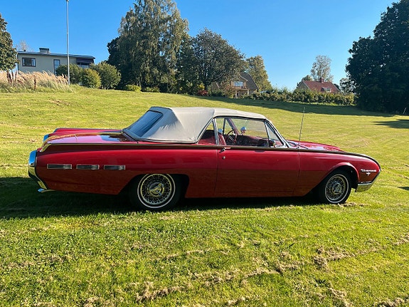 Ford Thunderbird 8 of 24