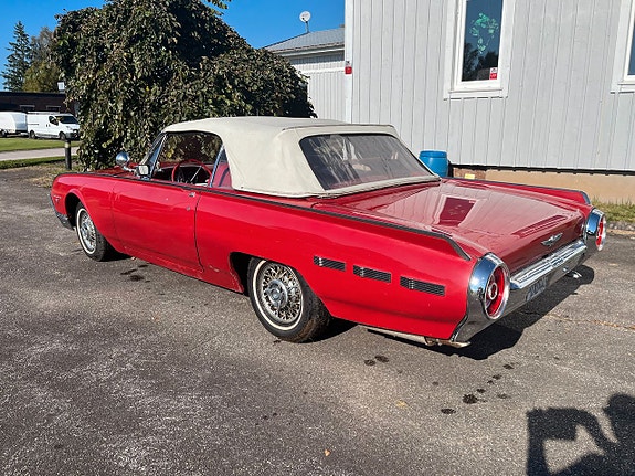 Ford Thunderbird 12 of 24