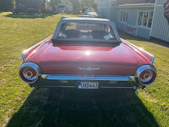 Ford Thunderbird 6 of 24