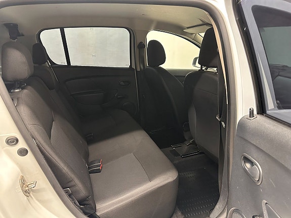 Dacia Sandero 9 of 15