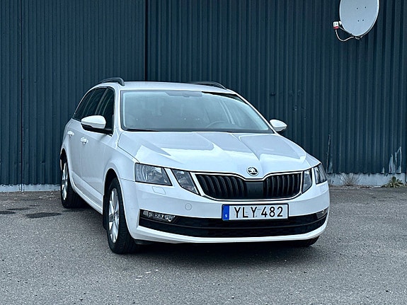 Skoda Octavia 2 of 5