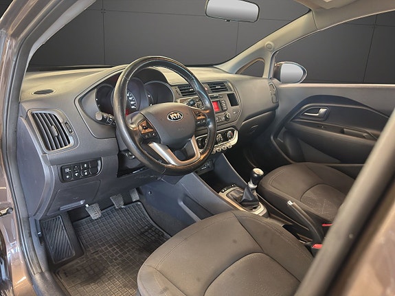 Kia Rio 5 of 5