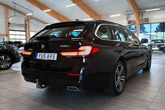 BMW 530e 4 of 5