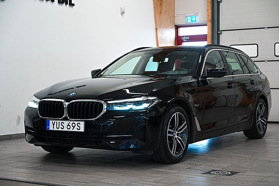 BMW 530e 2 of 5
