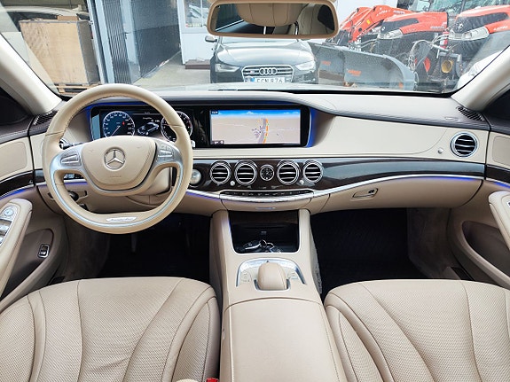 Mercedes-Benz S400 3 of 5