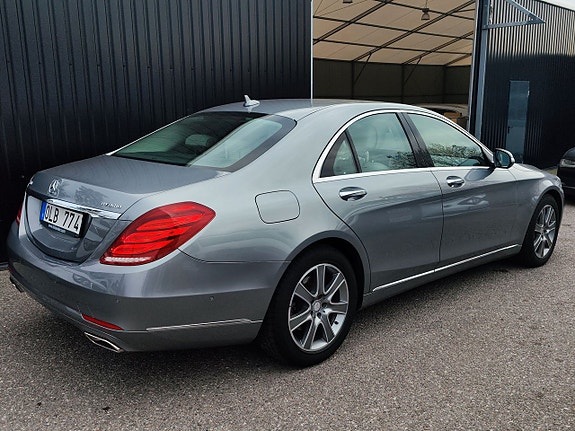 Mercedes-Benz S400 2 of 5