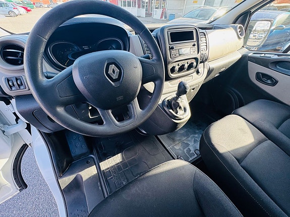 Renault Trafic 11 of 14