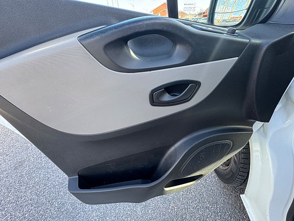 Renault Trafic 13 of 14