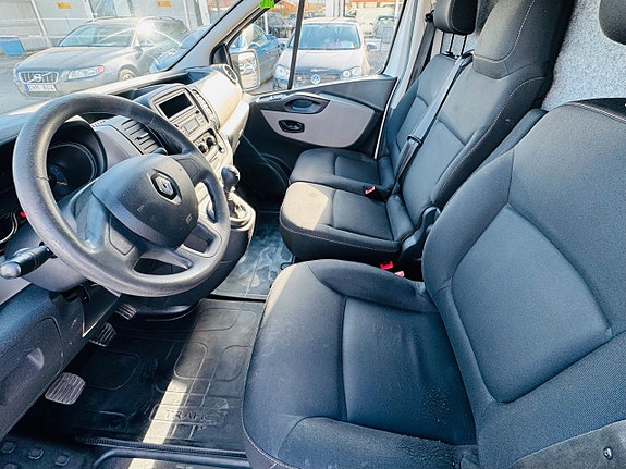 Renault Trafic 9 of 14