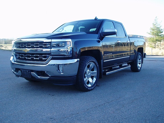 Chevrolet Silverado 3 of 5