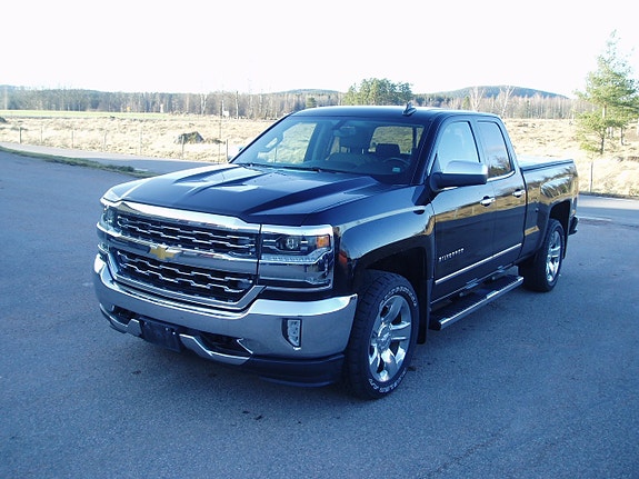Chevrolet Silverado 4 of 5