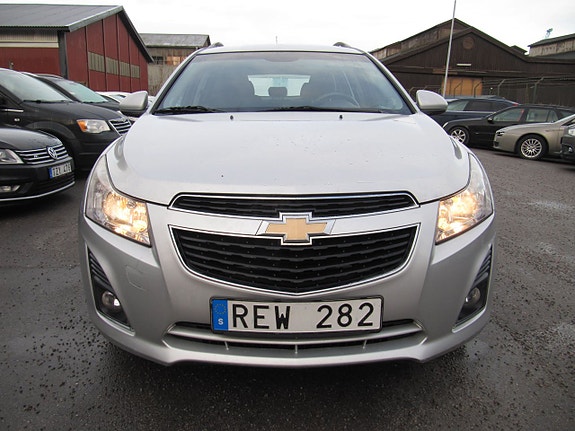 Chevrolet Cruze 2 of 5