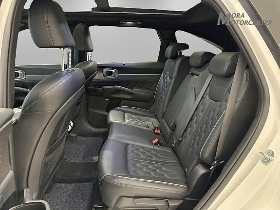 Kia Sorento 9 of 14