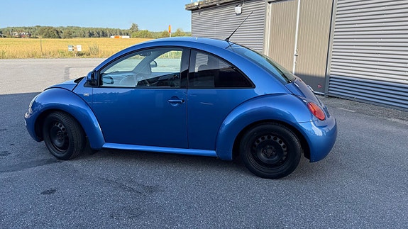 Volkswagen New Beetle 3 of 5
