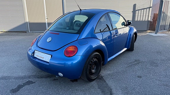 Volkswagen New Beetle 9 of 16