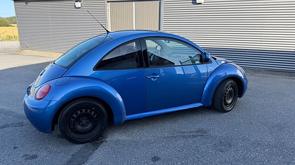 Volkswagen New Beetle 8 of 16