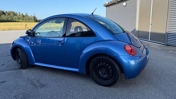 Volkswagen New Beetle 6 of 16