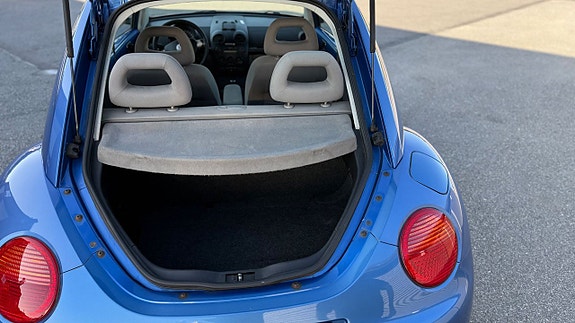 Volkswagen New Beetle 14 of 16