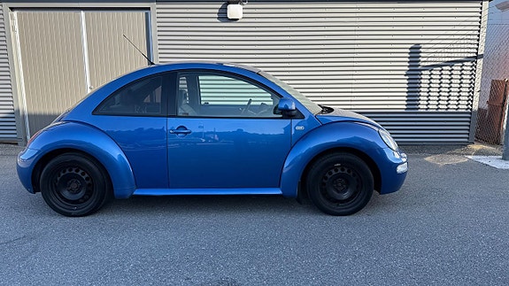 Volkswagen New Beetle 7 of 16