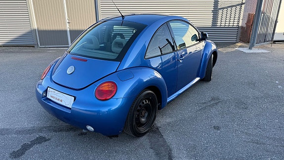 Volkswagen New Beetle 10 of 16