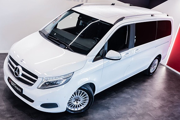 Mercedes-Benz V250 4 of 5